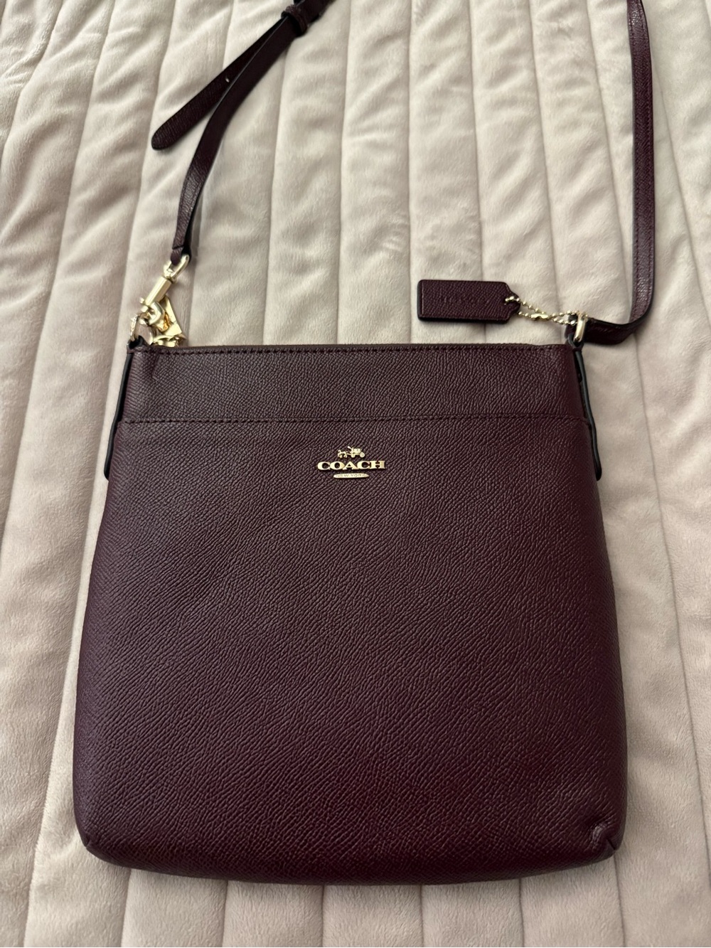 COACH - Kitt Messenger, Pebbled Leather Crossbody Bag in Burgundy